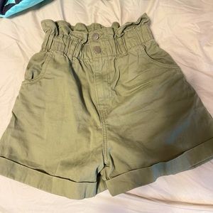 H&M Women High Waisted Shorts in Green